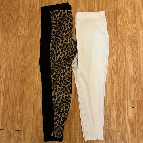 Chicos legging bundle size 1 white cropped and cheetah print stretchy comfy - Picture 1 of 13